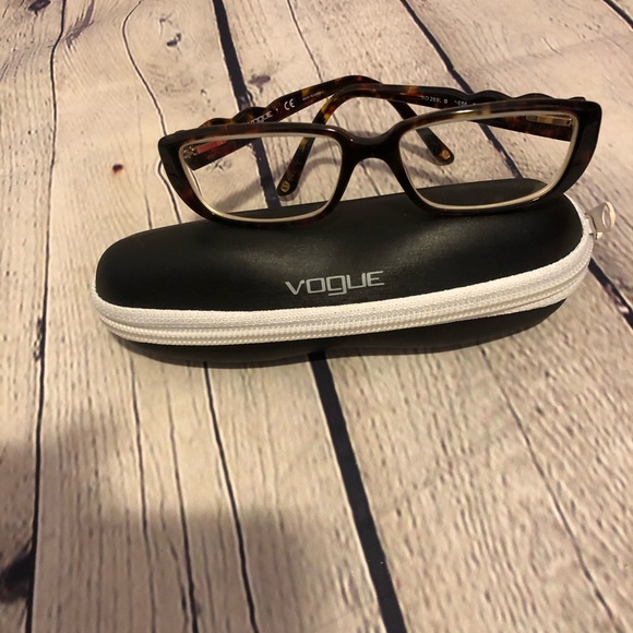 Vogue Frames 💞 - Picture 2 of 8